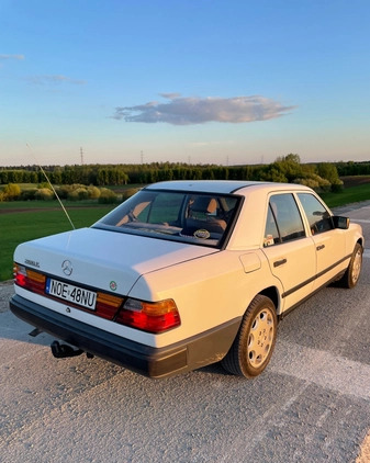 Mercedes-Benz Klasa E cena 11500 przebieg: 348920, rok produkcji 1988 z Olecko małe 497